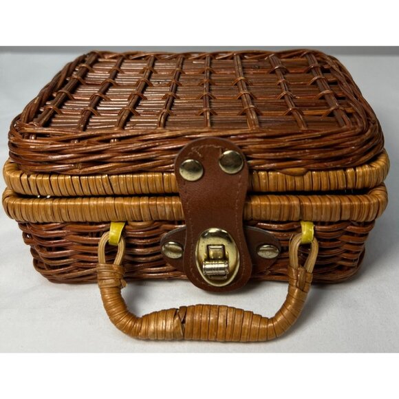 Vintage Wicker Picnic Basket With Ceramic Tea Set - Green & Yellow - Red Checker - Picture 5 of 7
